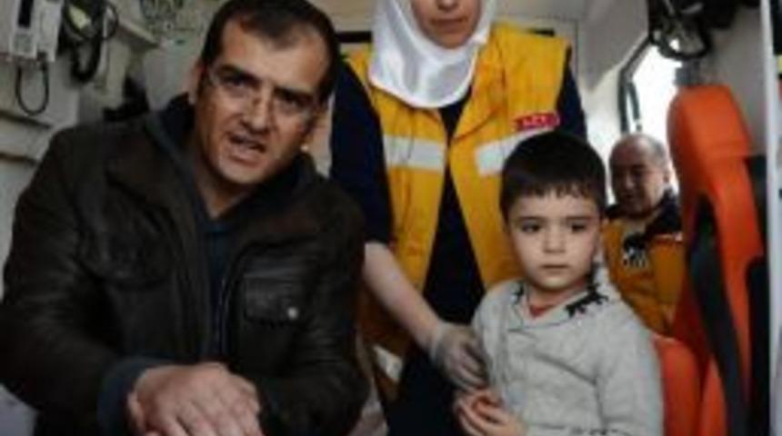 Oğlunu K&ouml;pekten Kurtarmak Isteyen Polis Memuru Bileğini Kırdı