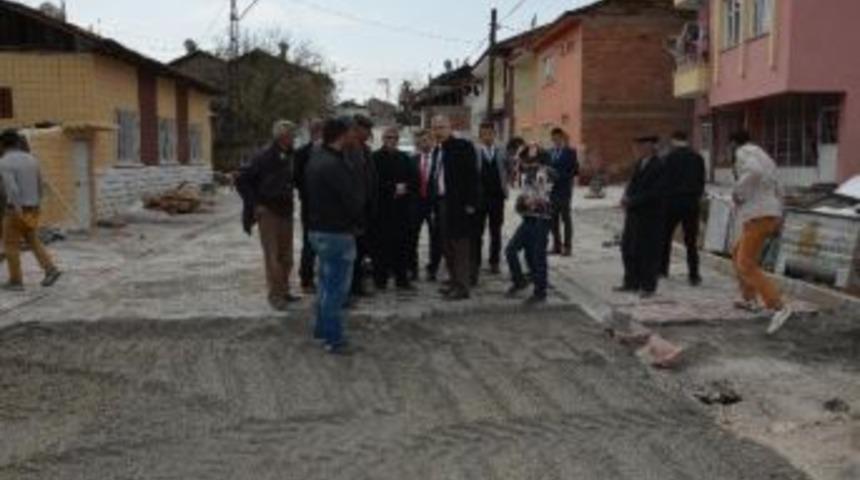 Yeşilyurt Belediyesi Caddelere Ve Sokaklara Kilit Taşı D&ouml;ş&uuml;yor