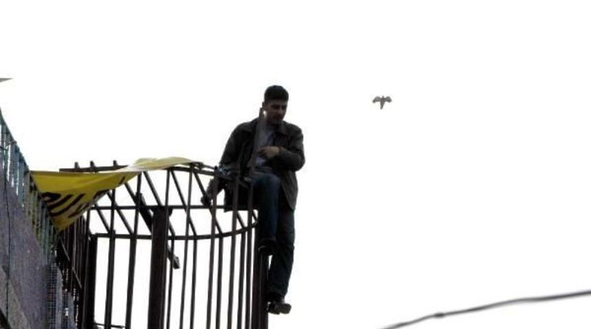 İntihar Girişiminden Polis Vazgeçirdi