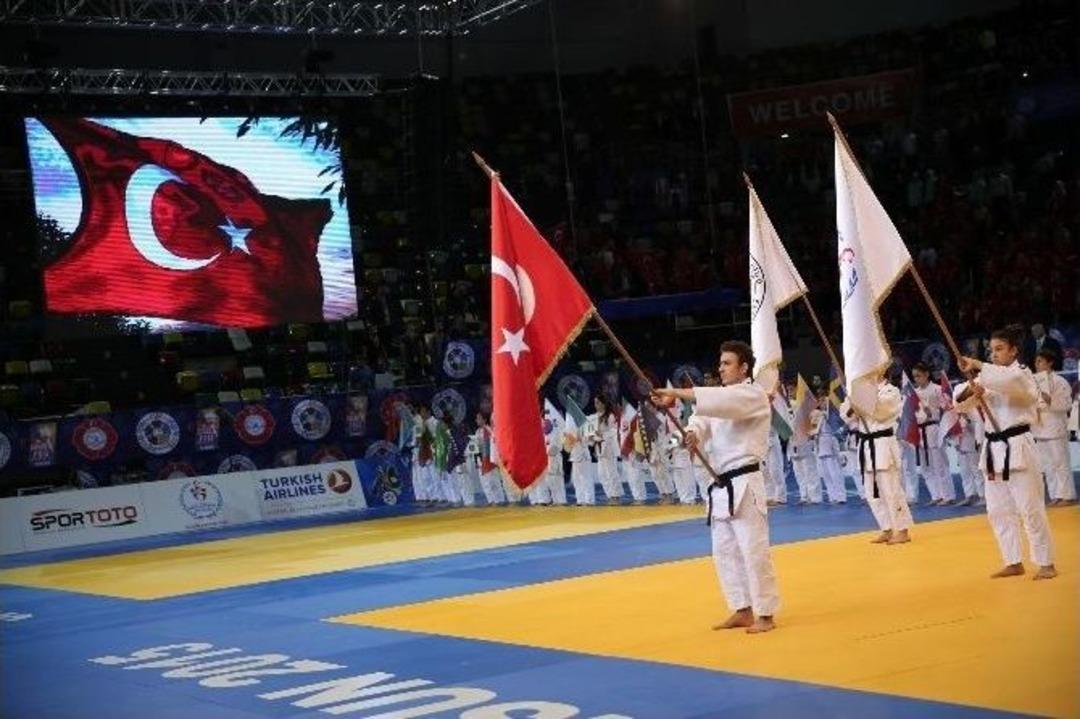 Bakan Kılı&ccedil;, Samsun Grand Prix&rsquo;in Seremonisine Katıldı