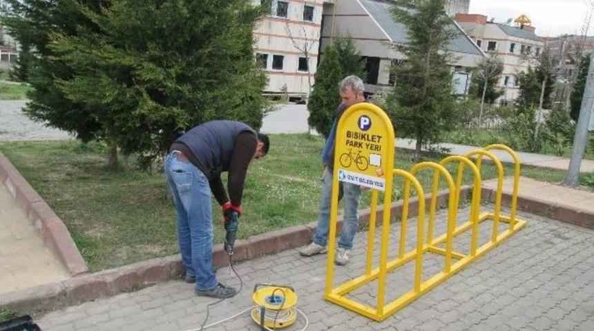 &Uuml;niversiteye Bisiklet Park Yeri