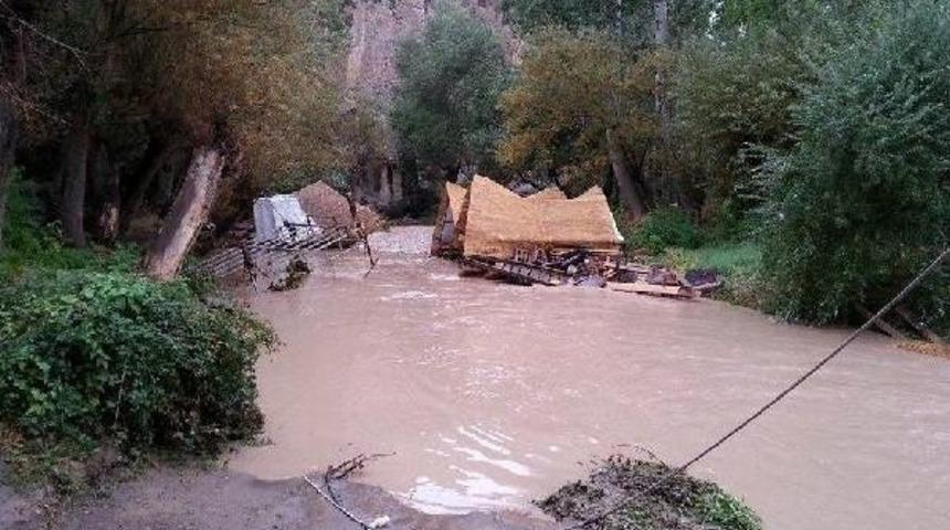 Sel Suları Ihlara Vadisi’Nde Turistik Tesisleri Tahrip Etti