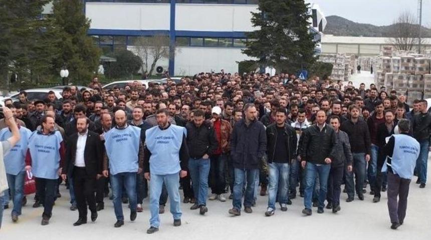 Boz&uuml;y&uuml;k&rsquo;te Seramik İş&ccedil;ilerinin Eylemleri S&uuml;r&uuml;yor