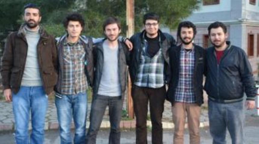 'diktat&ouml;r' Pankartı Ile Yakalanan 6 &Ouml;ğrenci Serbest