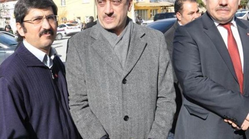 Bakan Zeybek&ccedil;i, B&uuml;y&uuml;kel&ccedil;i'yi Acı G&uuml;n&uuml;nde Yalnız Bırakmadı