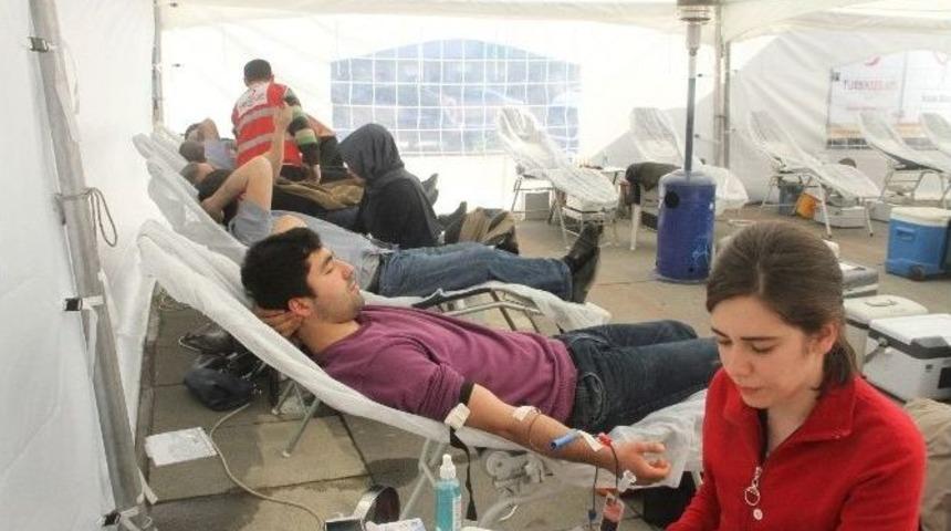 &Ccedil;ekmek&ouml;y&rsquo;de &Ccedil;anakkale Şehitleri Anısına Kan Bağışı Kampanyası