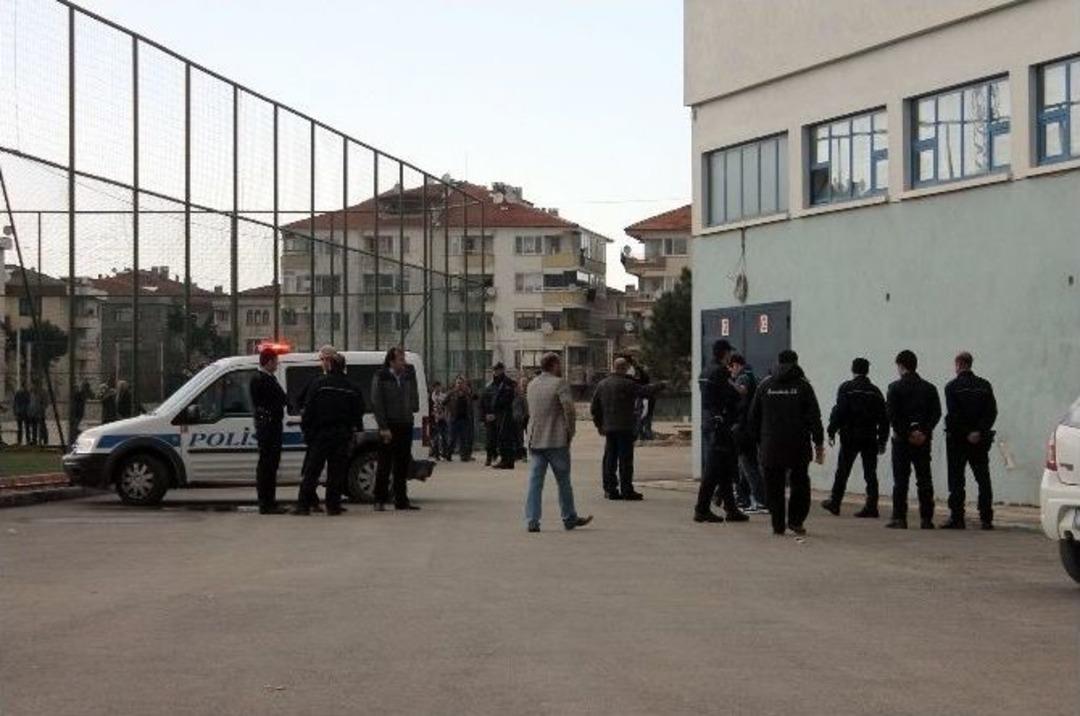 Amat&ouml;r Ma&ccedil;ta Tekme Ve Tokatlar Havada U&ccedil;uştu