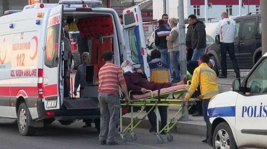 Yıkama Makinesine Girmek İsteyen Ara&ccedil; Takla Attı: 3 Yaralı