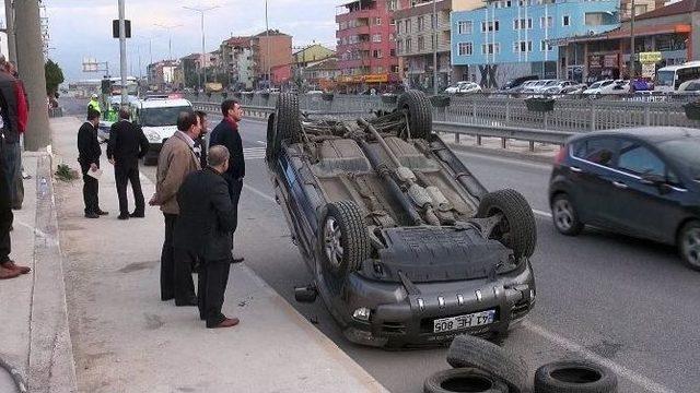 Yıkama Makinesine Girmek İsteyen Araç Takla Attı: 3 Yaralı