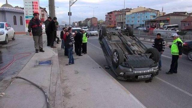 Yıkama Makinesine Girmek İsteyen Araç Takla Attı: 3 Yaralı