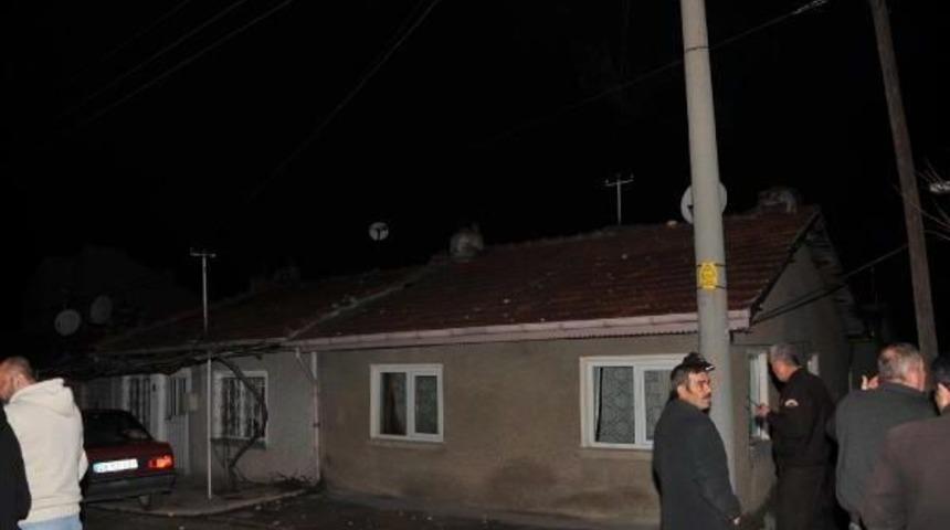 Elektrikli Şofben Patladı,500 Metre Uzaklıktaki Apartmanın 5'inci Kat Duvarını Deldi