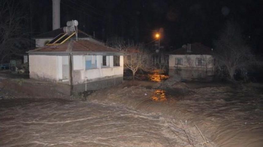 Sel Su Baskınlarına Neden Oldu