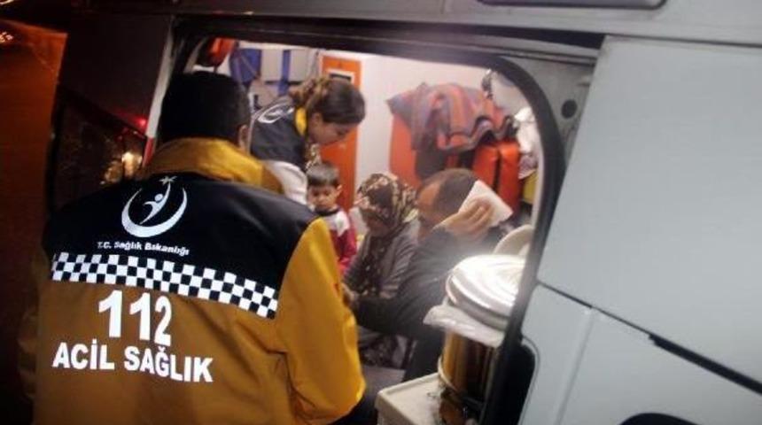 İki Otomobil &Ccedil;arpıştı, 6 Kişi Yaralandı