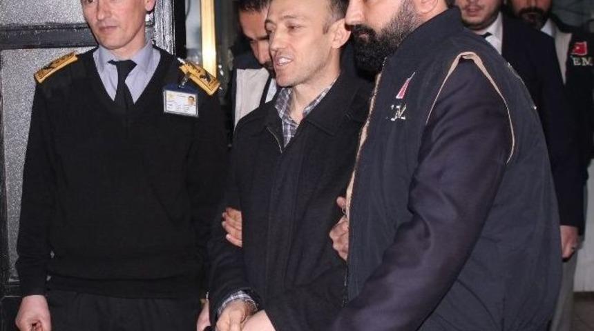 Romanya&rsquo;da Yakalanan Eski 2 Polis Sağlık Kontrol&uuml;nden Ge&ccedil;irildi