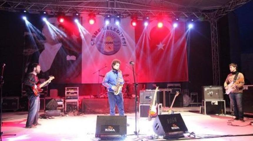 Alaçatı Ot Festivali Kortej Yürüyüşüyle Renklendi