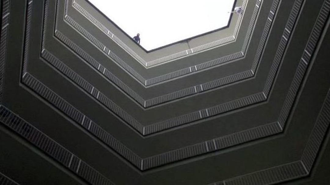 (&ouml;zel Haber) Bunalıma Giren Gen&ccedil; 10 Katlı Binadan Atladı