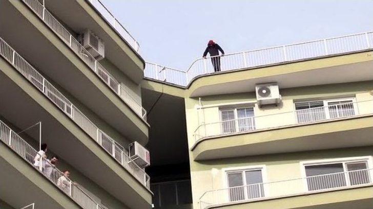 (özel Haber) Bunalıma Giren Genç 10 Katlı Binadan Atladı G4