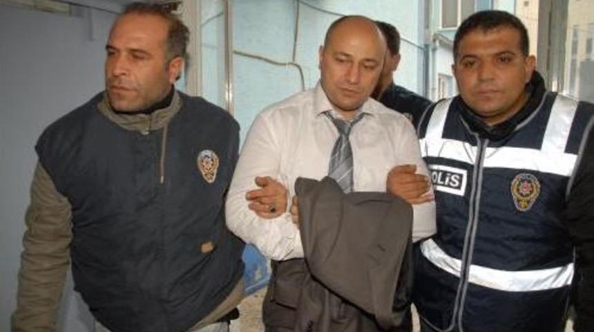 Cinayet H&uuml;k&uuml;ml&uuml;s&uuml; Banka M&uuml;d&uuml;r&uuml;n&uuml;n Resim Sergisi