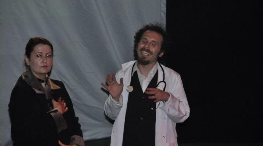 Kuşadası Belediyesi&rsquo;nden D&uuml;nya Tiyatrolar G&uuml;n&uuml; Kutlaması