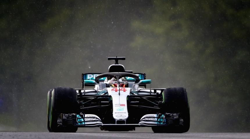 Silverstone'da pole pozisyonu Lewis Hamilton'ın