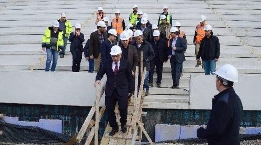 Toki Başkanı Turan, İncelemelerini S&uuml;rd&uuml;r&uuml;yor