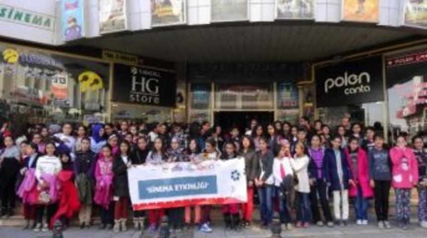 B&uuml;y&uuml;kşehir Belediyesi 950 &Ouml;ğrenciyi Sinemayla Tanıştırdı