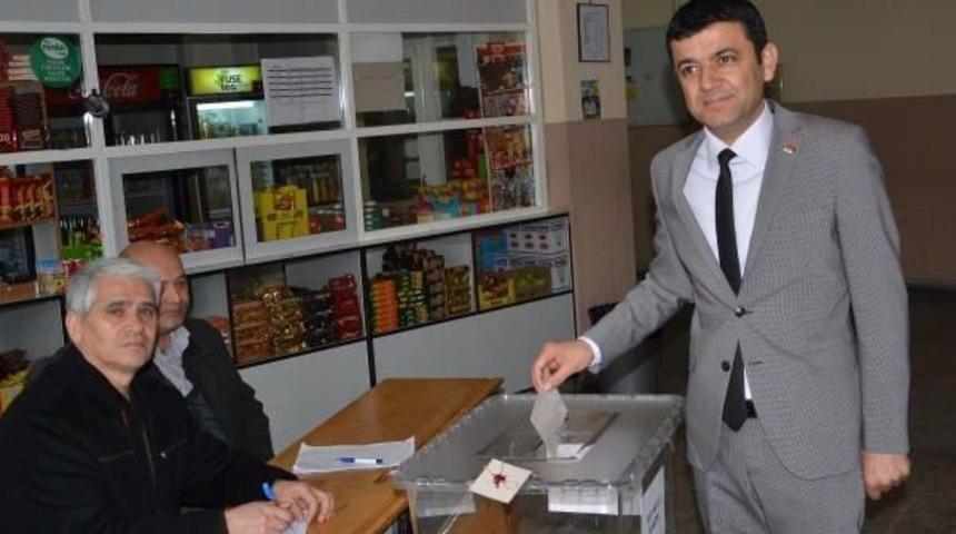 &Ouml;n Se&ccedil;im Sandığında Kalp Krizi Ge&ccedil;irdi, Hastanede &Ouml;ld&uuml;