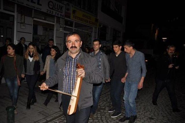 Eskişehir’in Göbeğinde Gece Yarısı Horonu