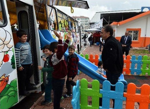 Muratpaşa Oyun Otobüsü Çağlayan Kapalı Pazarı’nda Hizmete Başladı