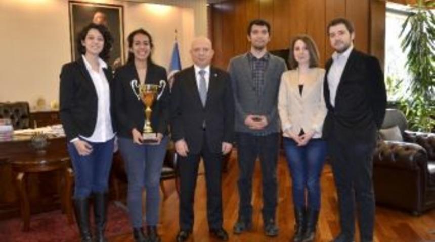 Abd’deki Duruşma Yarışmasında Türkiye’yi Aü Hukuk Öğrencileri Temsil Edecek