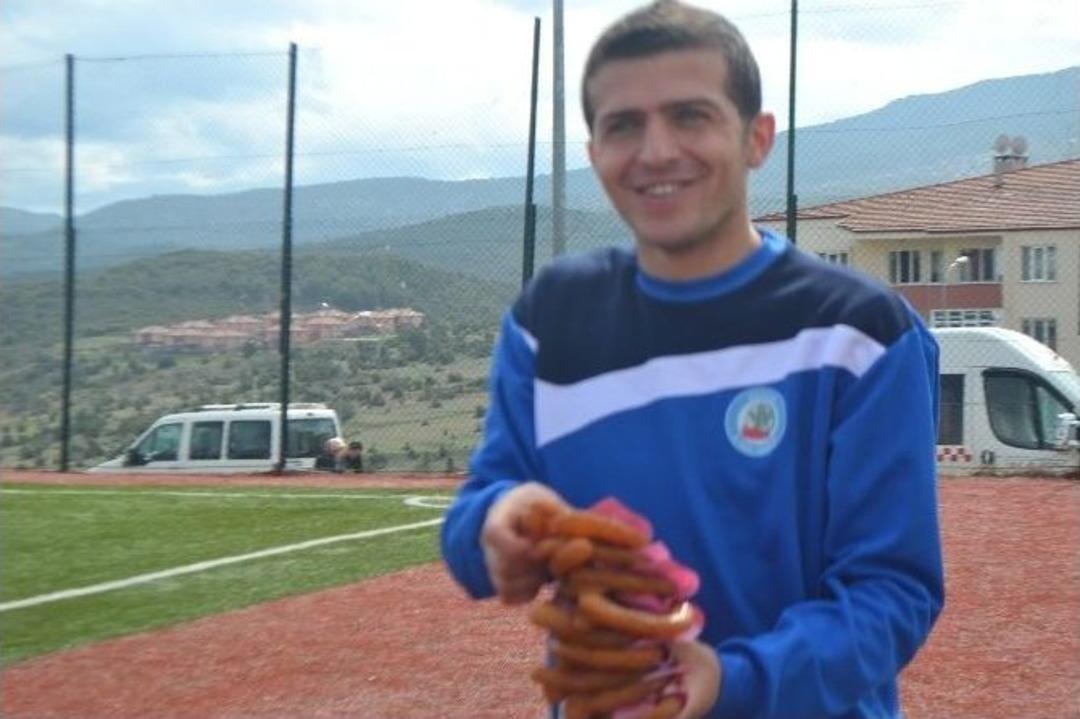 Ma&ccedil; Esnasında Yedek Kul&uuml;besinde Tatlı Keyfi