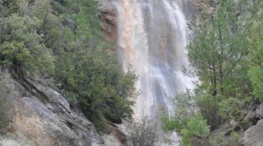 Acıpayam'ı Sağanak Yağmur Vurdu