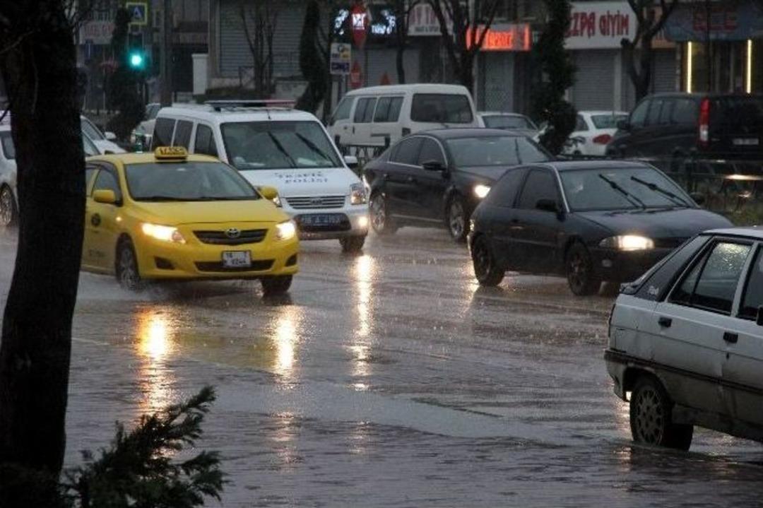 Bursa&rsquo;da Sağanak Yağmur