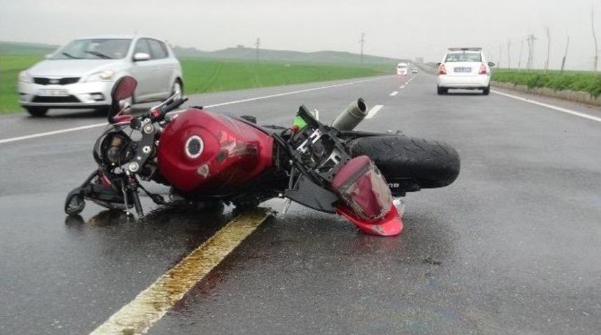 Batman&rsquo;da Gen&ccedil;lerin Hız Tutkusu Kaza İle Bitti: 3 Yaralı