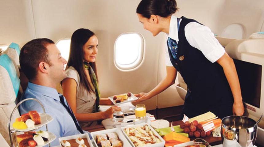 İş Yemekleri ve Seyahatlerde Beslenmenize Dikkat Etmek Hi&ccedil; De Zor Değil