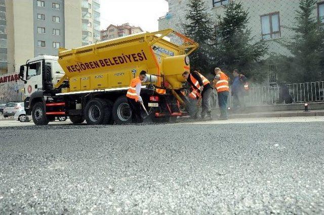 Keçiören’in Asfalt Ve Kaldırımlarına Bakım Yapılıyor