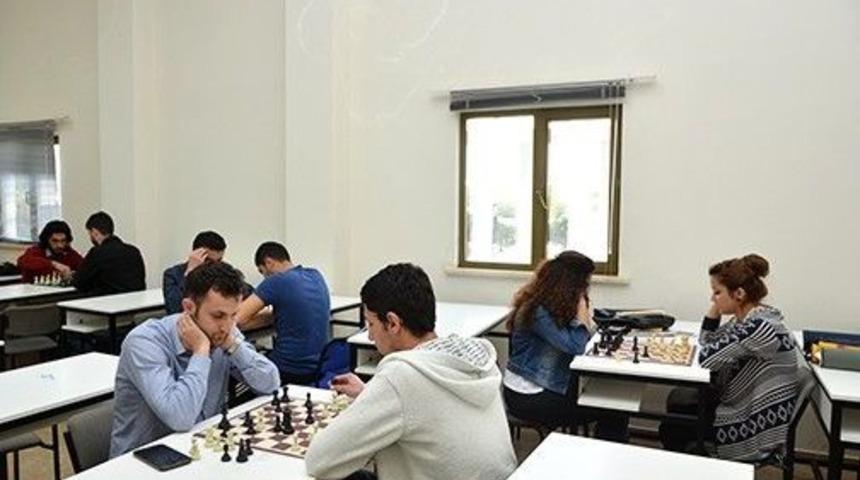 Me&uuml; &Ouml;ğrencilerine Satran&ccedil; Kursu