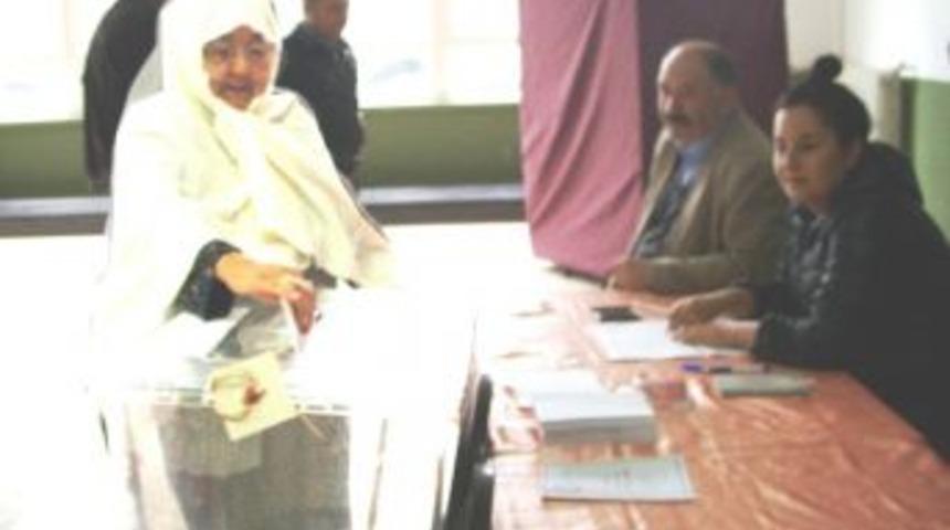 Yenipazar&rsquo;da Chp&rsquo;nin En Yaşlı &Uuml;yesi De Oy Kullandı