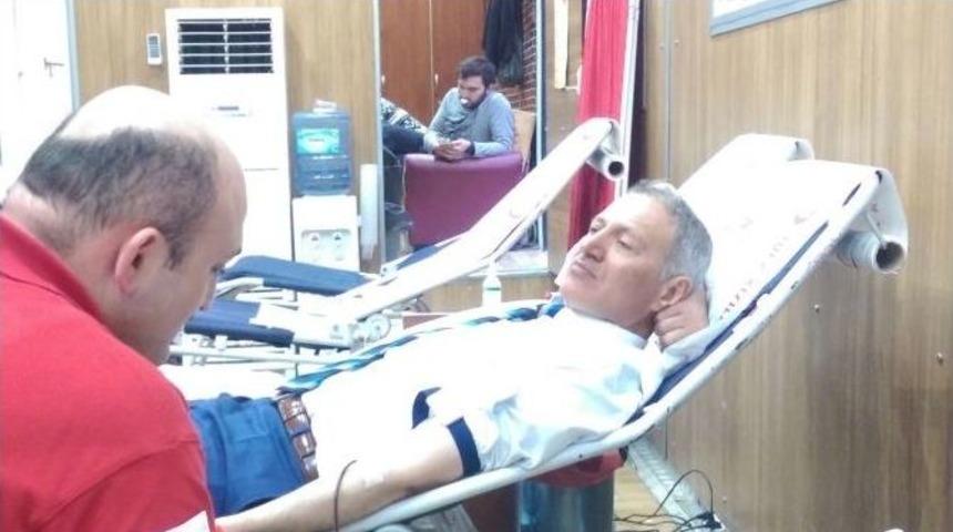 Adapazarı Belediye Başkan Dişli Kan Verdi