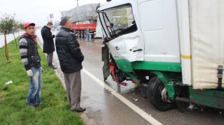 &Ccedil;arşamba&rsquo;da Trafik Kazası: 2 Yaralı