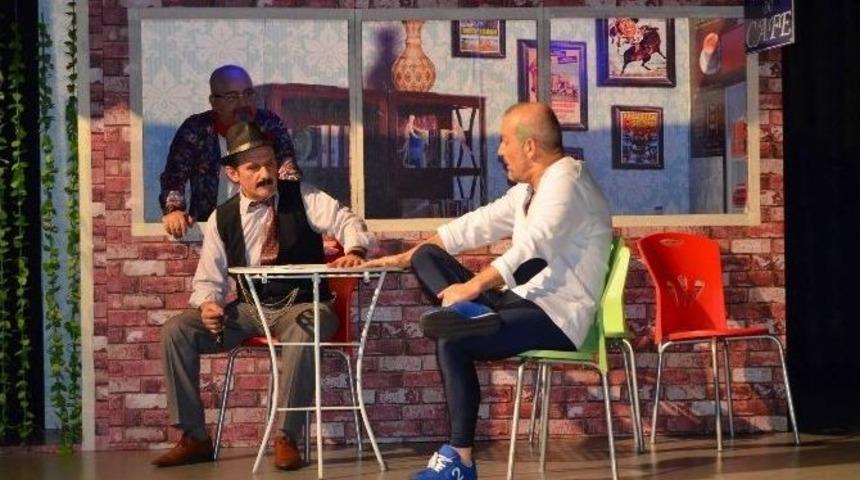 &Ouml;zel İmperial Hastanesi &Ccedil;alışanları Tiyatro Oyunuyla Stres Attı