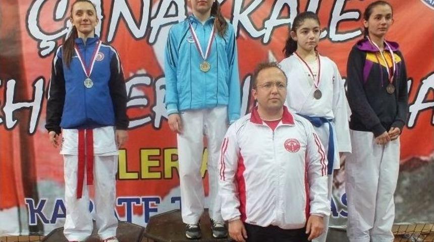 Kağıtspor&rsquo;lu Karateciler Sakarya&rsquo;da Esti