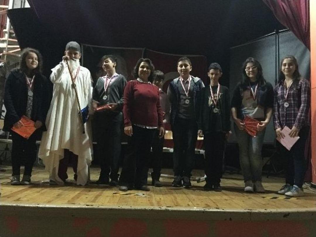 Yaylanın K&uuml;&ccedil;&uuml;k Tiyatrocuları Adeta B&uuml;y&uuml;ledi