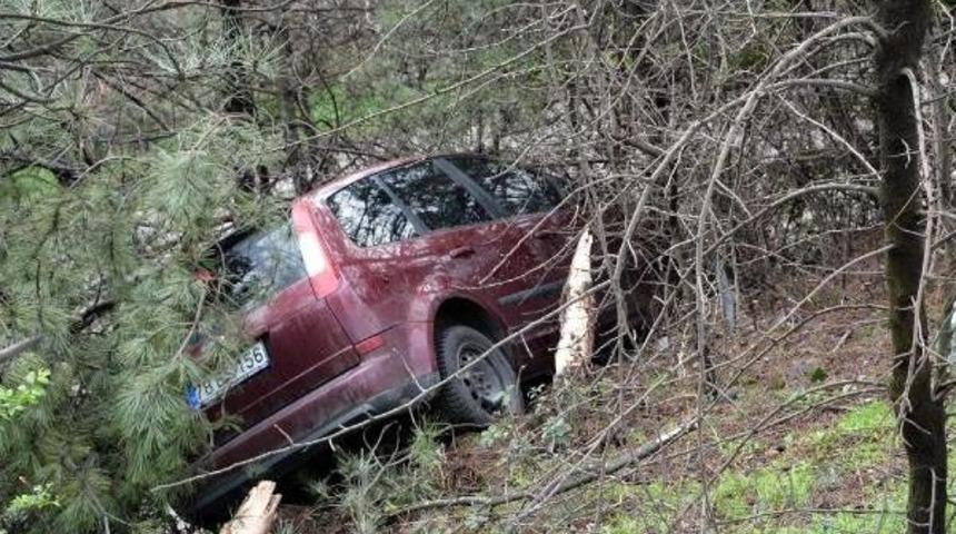 Doktor, Nöbet Çıkışı Evine Giderken Kazada Yaralandı