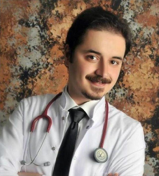 Doktor, Nöbet Çıkışı Evine Giderken Kazada Yaralandı