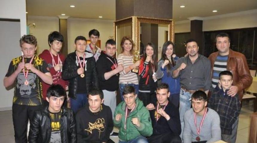 Tuğba Altıntop&rsquo;Tan Uyuşturucu Ile M&uuml;cadeleye Destek