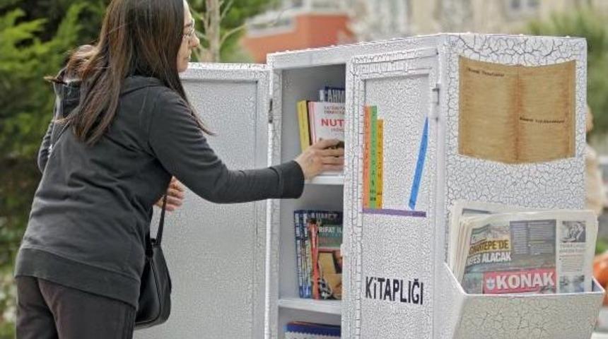 Konak'ta Parklara Kitaplık