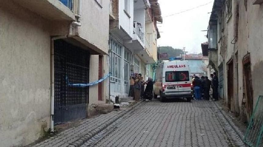 Gelin, Gerdek Gecesinin Sabahında Kendini Astı