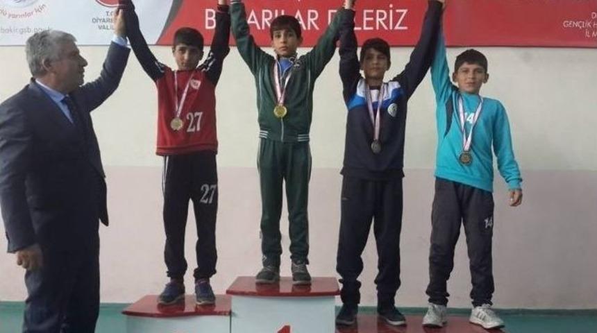 Hakkarili Sporculardan B&uuml;y&uuml;k Başarı