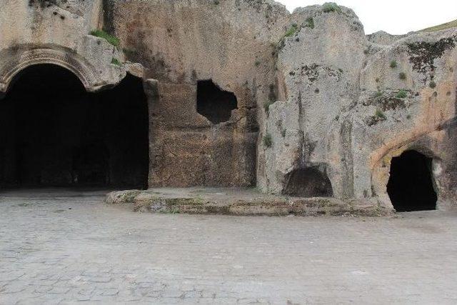 Eyyübiye Belediyesi Camiyi Gavura’yı Temizledi